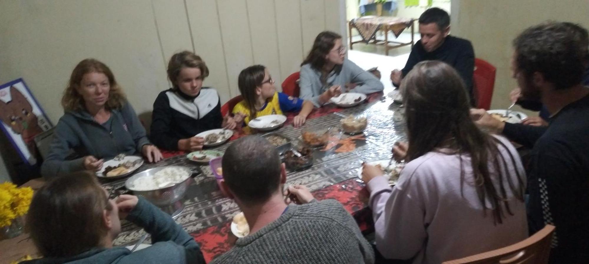 Karleta Homestay Рутенг Экстерьер фото